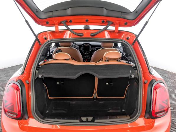 Mini Hatch III (F55/F56) Рестайлинг с пробегом 2021 года, цена 2 640 000 рублей, 57123 км, хэтчбек, Автокод Объявления