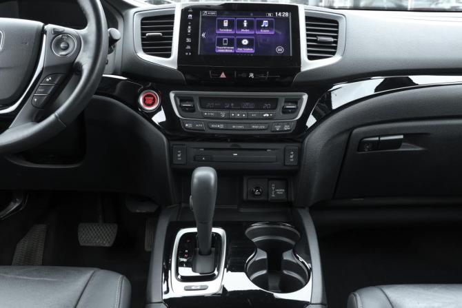 Honda Pilot III с пробегом 2018 года, цена 2 888 000 рублей, 130523 км, внедорожник, Автокод Объявления