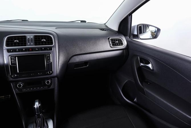 Volkswagen Polo V Рестайлинг с пробегом 2018 года, цена 1 519 000 рублей, 179000 км, седан, Автокод Объявления