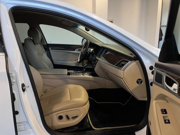 Hyundai Genesis II с пробегом 2014 года, цена 2 275 000 рублей, 106367 км, седан, Автокод Объявления