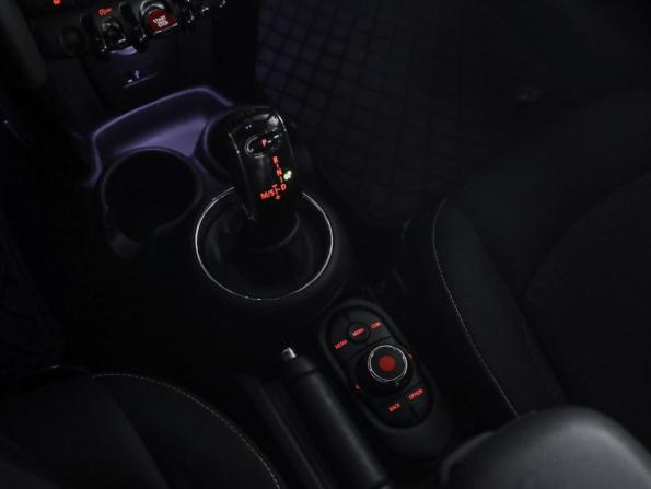 Mini Hatch III (F55/F56) Рестайлинг с пробегом 2020 года, цена 2 349 000 рублей, 44765 км, хэтчбек, Автокод Объявления