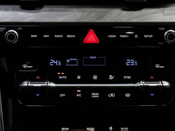 Kia Carnival IV с пробегом 2023 года, цена 4 400 000 рублей, 7547 км, минивэн, Автокод Объявления