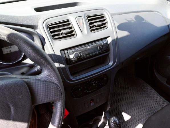 Renault Logan II с пробегом 2017 года, цена 799 000 рублей, 98660 км, седан, Автокод Объявления