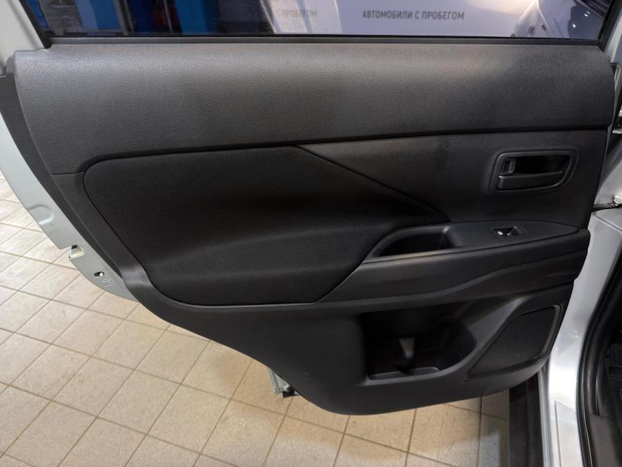Mitsubishi Outlander III Рестайлинг 2 Санкт-Петербург  - изображение 11