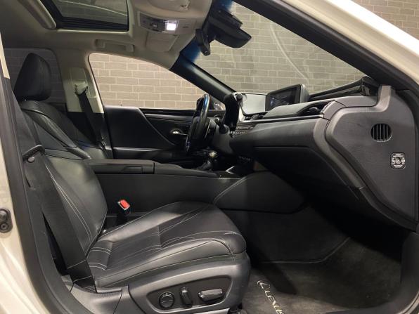 Lexus ES VII с пробегом 2019 года, цена 3 750 000 рублей, 123462 км, седан, Автокод Объявления