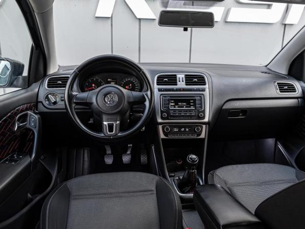 Volkswagen Polo V Рестайлинг с пробегом 2017 года, цена 930 000 рублей, 231458 км, седан, Автокод Объявления