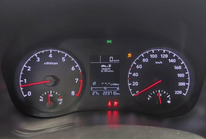 Hyundai Solaris II с пробегом 2018 года, цена 869 000 рублей, 223710 км, седан, Автокод Объявления