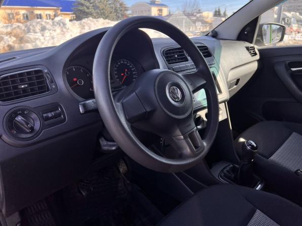 Volkswagen Polo V Рестайлинг с пробегом 2015 года, цена 880 000 рублей, 142900 км, седан, Автокод Объявления