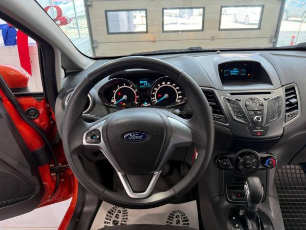 Ford Fiesta Mk6 Рестайлинг с пробегом 2016 года, цена 913 000 рублей, 82253 км, хэтчбек, Автокод Объявления