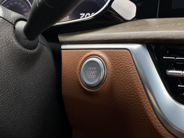 Kia Mohave I Рестайлинг 2 с пробегом 2022 года, цена 5 199 000 рублей, 81600 км, внедорожник, Автокод Объявления