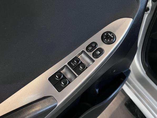 Hyundai Solaris I Рестайлинг с пробегом 2016 года, цена 1 075 000 рублей, 179468 км, седан, Автокод Объявления