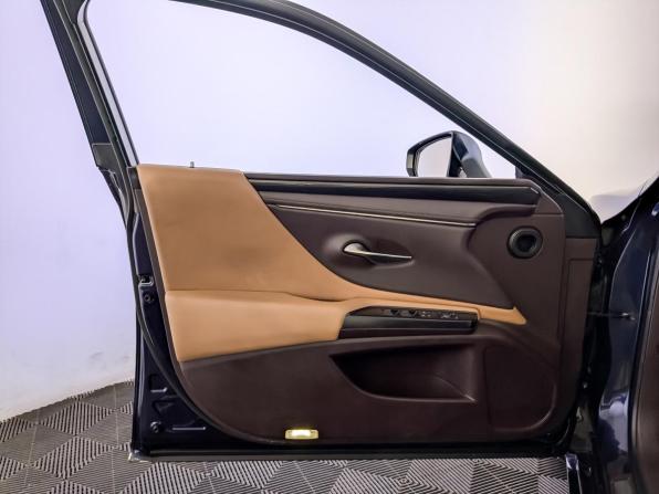 Lexus ES VII с пробегом 2019 года, цена 3 100 000 рублей, 155705 км, седан, Автокод Объявления