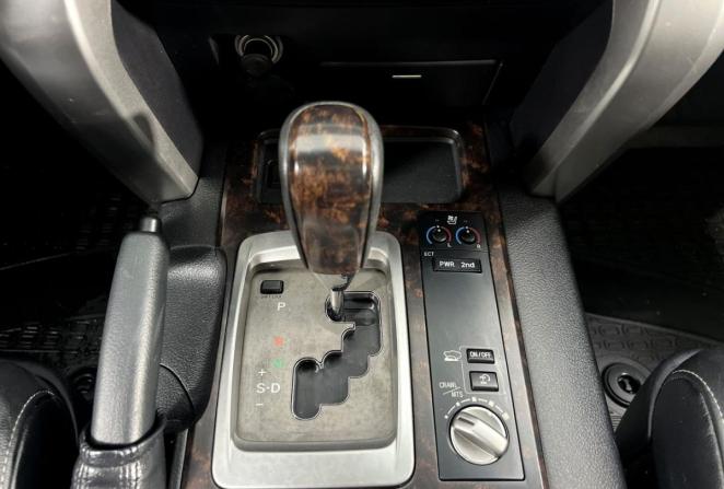 Toyota Land Cruiser 200 Series Рестайлинг 1 с пробегом 2014 года, цена 3 950 000 рублей, 196132 км, внедорожник, Автокод Объявления
