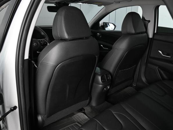 Hyundai Elantra VII (CN7) Рестайлинг с пробегом 2024 года, цена 2 299 000 рублей, 33222 км, седан, Автокод Объявления