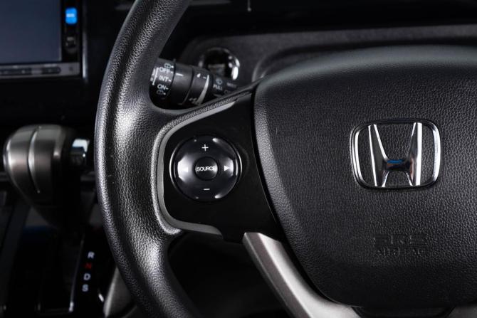 Honda Stepwgn V с пробегом 2015 года, цена 1 749 000 рублей, 153000 км, минивэн, Автокод Объявления