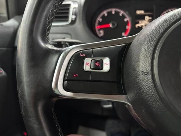 Volkswagen Polo V Рестайлинг с пробегом 2018 года, цена 1 050 000 рублей, 141090 км, седан, Автокод Объявления