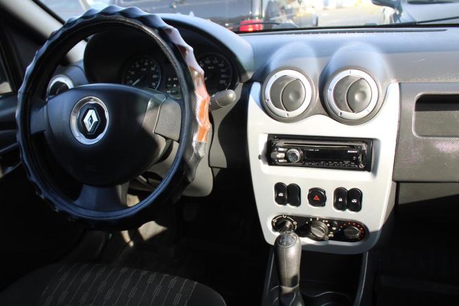 Renault Logan I Рестайлинг с пробегом 2013 года, цена 380 000 рублей, 157000 км, седан, Автокод Объявления