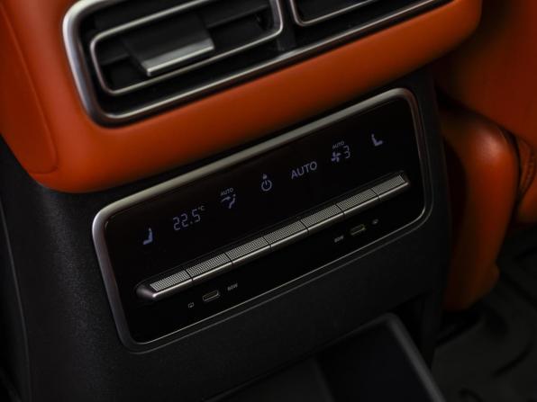 Li Auto (Lixiang) L7 I с пробегом 2023 года, цена 5 890 000 рублей, 33000 км, внедорожник, Автокод Объявления