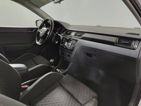 Skoda Rapid I с пробегом 2015 года, цена 1 050 000 рублей, 137308 км, лифтбек, Автокод Объявления