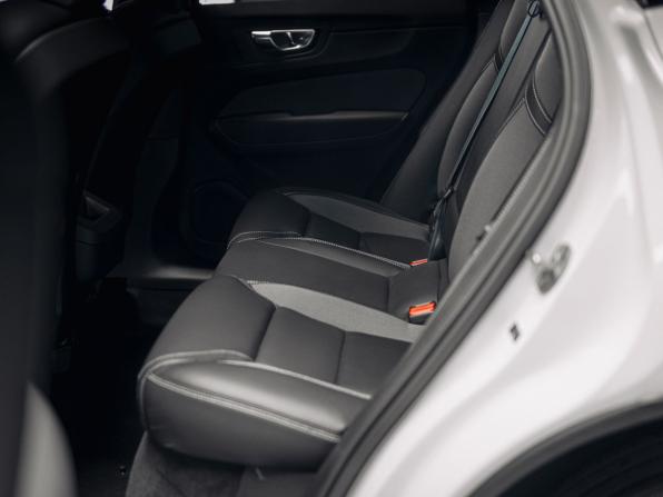 Volvo XC60 II Рестайлинг с пробегом 2024 года, цена 6 200 000 рублей, 60 км, внедорожник, Автокод Объявления