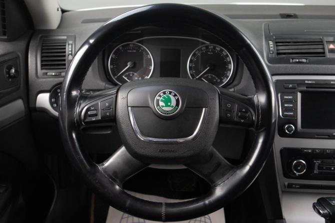 Skoda Octavia II (A5) Рестайлинг с пробегом 2011 года, цена 879 000 рублей, 283000 км, лифтбек, Автокод Объявления