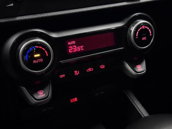 Kia Rio IV Рестайлинг с пробегом 2021 года, цена 1 599 000 рублей, 79000 км, седан, Автокод Объявления