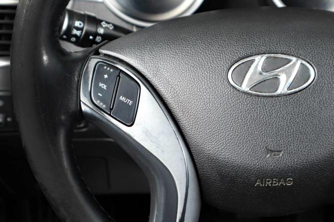 Hyundai Elantra V (MD) Рестайлинг с пробегом 2015 года, цена 959 000 рублей, 282000 км, седан, Автокод Объявления
