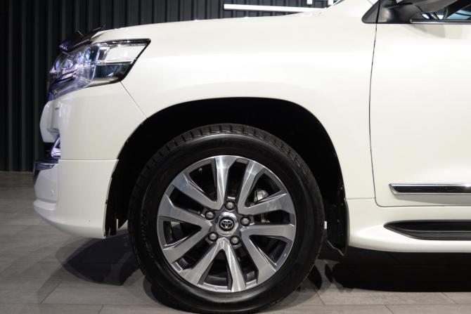 Toyota Land Cruiser 200 Series Рестайлинг 2 с пробегом 2018 года, цена 7 865 000 рублей, 62123 км, внедорожник, Автокод Объявления