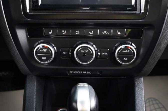 Volkswagen Jetta VI с пробегом 2014 года, цена 919 000 рублей, 240215 км, седан, Автокод Объявления