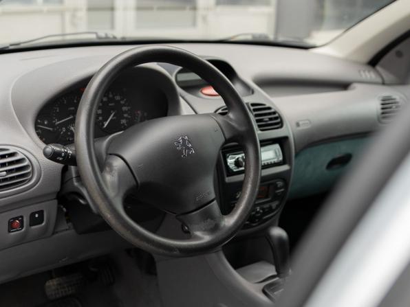 Peugeot 206 с пробегом 2002 года, цена 270 000 рублей, 99213 км, хэтчбек, Автокод Объявления
