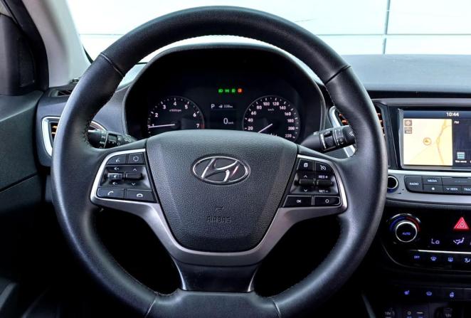 Hyundai Solaris II с пробегом 2018 года, цена 1 350 000 рублей, 128482 км, седан, Автокод Объявления