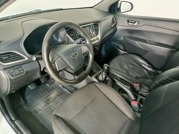 Hyundai Solaris II с пробегом 2018 года, цена 599 000 рублей, 400000 км, седан, Автокод Объявления
