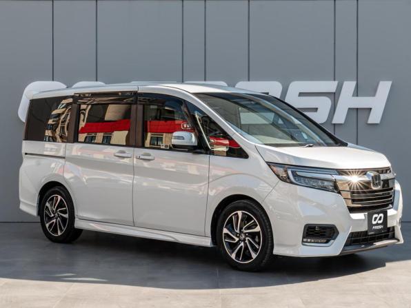 Honda Stepwgn V Рестайлинг с пробегом 2018 года, цена 2 445 000 рублей, 72757 км, минивэн, Автокод Объявления