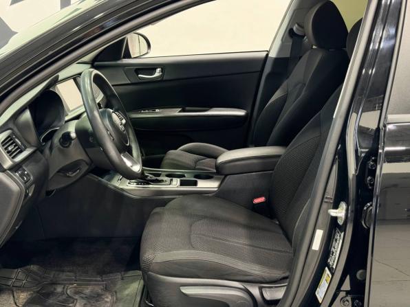 Kia Optima IV Рестайлинг с пробегом 2018 года, цена 1 999 900 рублей, 71569 км, седан, Автокод Объявления