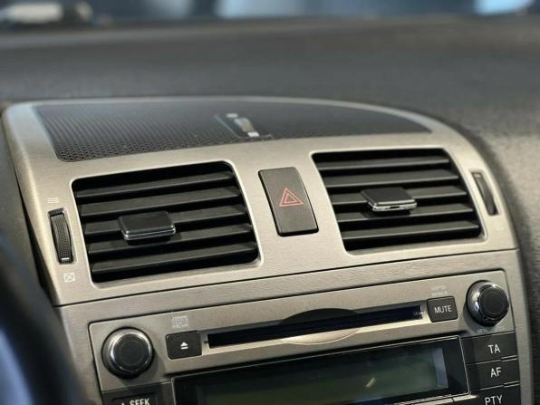 Toyota Avensis III с пробегом 2010 года, цена 995 000 рублей, 302480 км, седан, Автокод Объявления