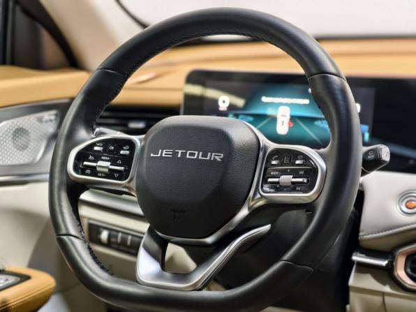 JETOUR X70+ I Рестайлинг с пробегом 2024 года, цена 2 223 600 рублей, 28034 км, внедорожник, Автокод Объявления