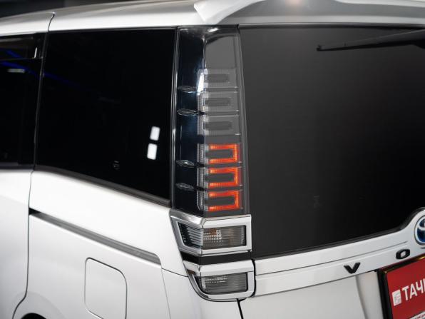 Toyota Voxy III (R80) с пробегом 2014 года, цена 1 900 000 рублей, 163329 км, минивэн, Автокод Объявления