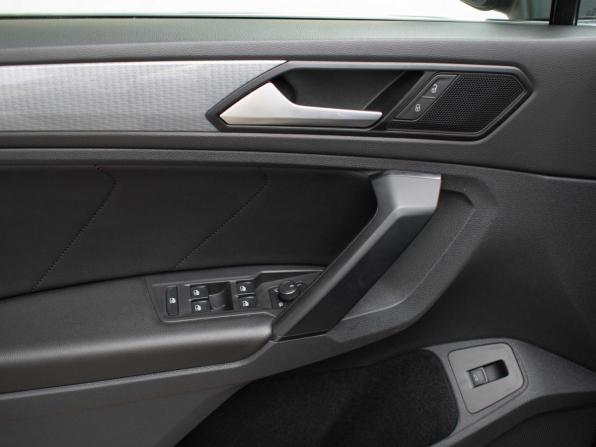 Volkswagen Tiguan II Рестайлинг с пробегом 2021 года, цена 2 850 000 рублей, 93000 км, внедорожник, Автокод Объявления