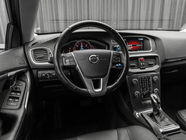 Volvo V40 Cross Country I Рестайлинг с пробегом 2017 года, цена 1 830 000 рублей, 115318 км, хэтчбек, Автокод Объявления