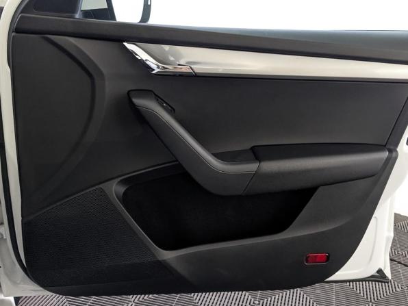 Skoda Octavia III (A7) Рестайлинг с пробегом 2020 года, цена 1 765 000 рублей, 117592 км, лифтбек, Автокод Объявления