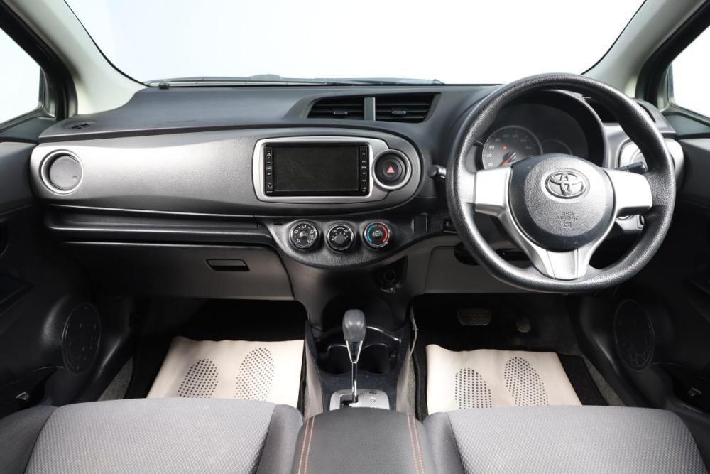 Toyota Vitz III (XP130) Новосибирск  - изображение 11