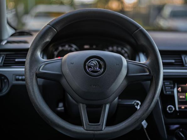 Skoda Rapid I Рестайлинг с пробегом 2018 года, цена 950 000 рублей, 216484 км, лифтбек, Автокод Объявления