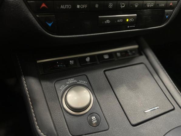 Lexus ES VI Рестайлинг с пробегом 2016 года, цена 2 790 000 рублей, 196555 км, седан, Автокод Объявления