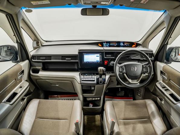 Honda Stepwgn V с пробегом 2015 года, цена 1 547 000 рублей, 132905 км, минивэн, Автокод Объявления