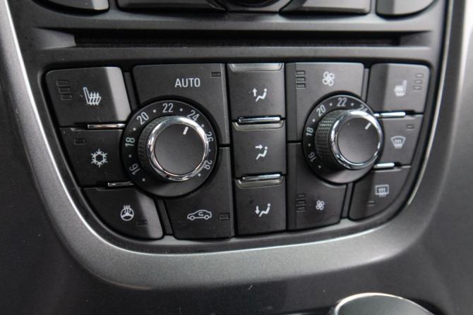 Opel Astra J Рестайлинг с пробегом 2014 года, цена 1 089 000 рублей, 170000 км, хэтчбек, Автокод Объявления