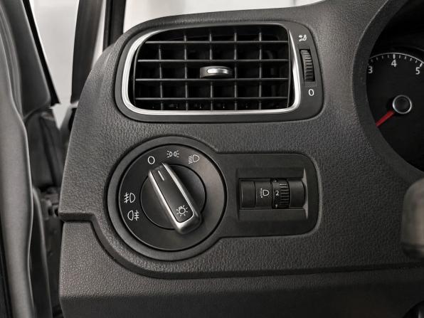 Volkswagen Polo V Рестайлинг с пробегом 2017 года, цена 1 419 000 рублей, 62500 км, седан, Автокод Объявления