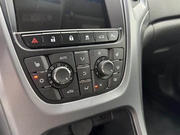 Opel Astra J Рестайлинг с пробегом 2012 года, цена 890 000 рублей, 127102 км, хэтчбек, Автокод Объявления
