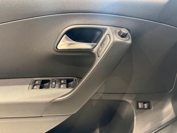 Volkswagen Polo V Рестайлинг с пробегом 2016 года, цена 950 000 рублей, 212769 км, седан, Автокод Объявления
