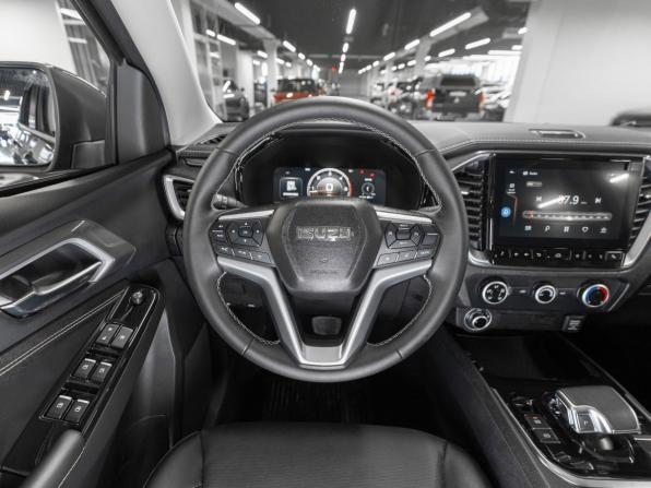 Isuzu D-Max III с пробегом 2025 года, цена 5 050 000 рублей, 158 км, пикап, Автокод Объявления