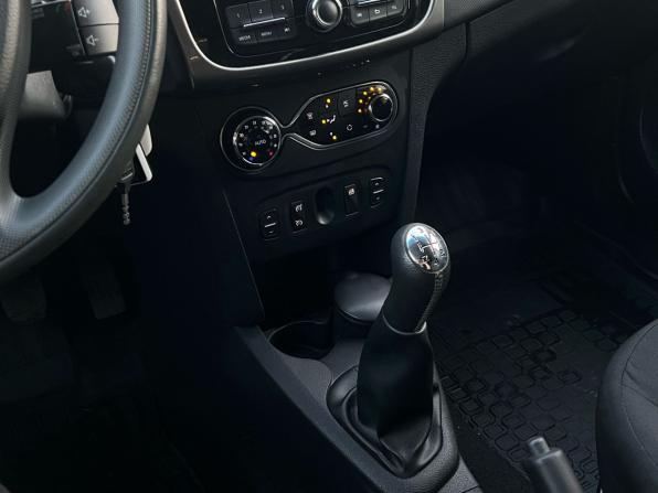 Renault Sandero II с пробегом 2015 года, цена 950 000 рублей, 56729 км, хэтчбек, Автокод Объявления